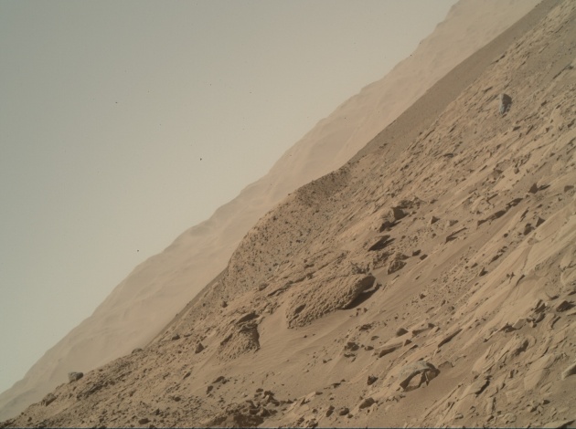 Martian Horizon Curiosity 4-24-14