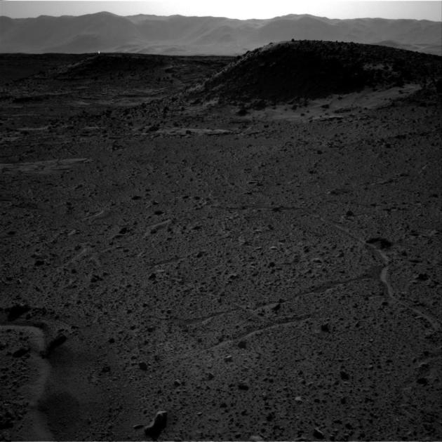 Bright Spot Toward Sun in Image from NASA's Curiosity Mars Rover